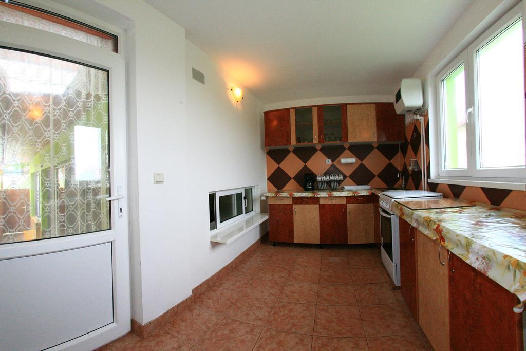 Casa Nelu Pescaru Hotel Махмудия Екстериор снимка