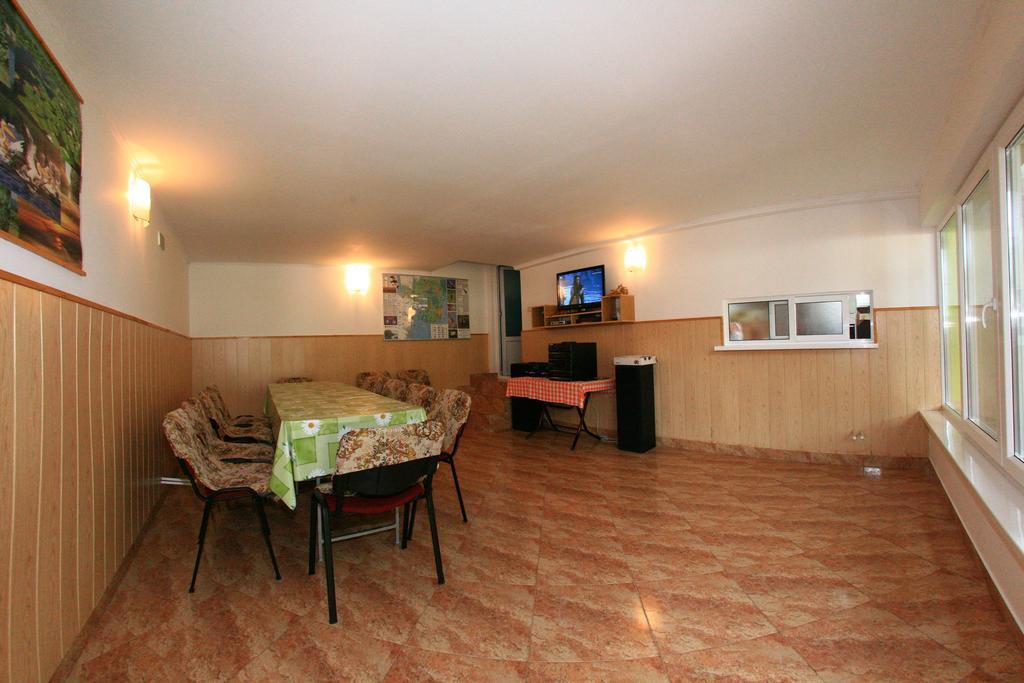 Casa Nelu Pescaru Hotel Махмудия Екстериор снимка