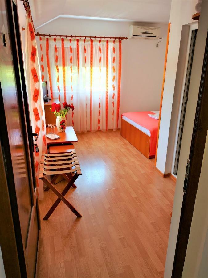 Casa Nelu Pescaru Hotel Махмудия Екстериор снимка