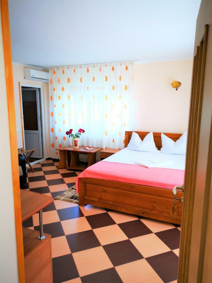 Casa Nelu Pescaru Hotel Махмудия Екстериор снимка
