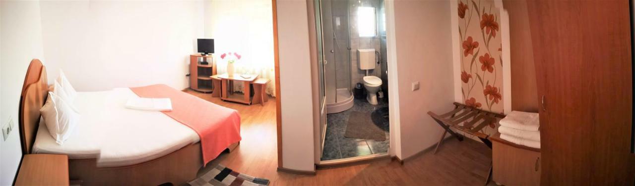 Casa Nelu Pescaru Hotel Махмудия Екстериор снимка