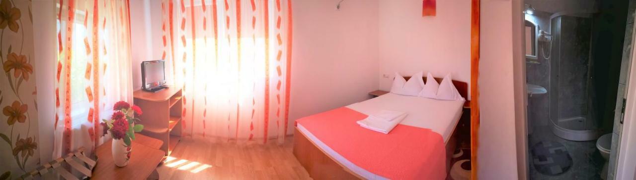 Casa Nelu Pescaru Hotel Махмудия Екстериор снимка