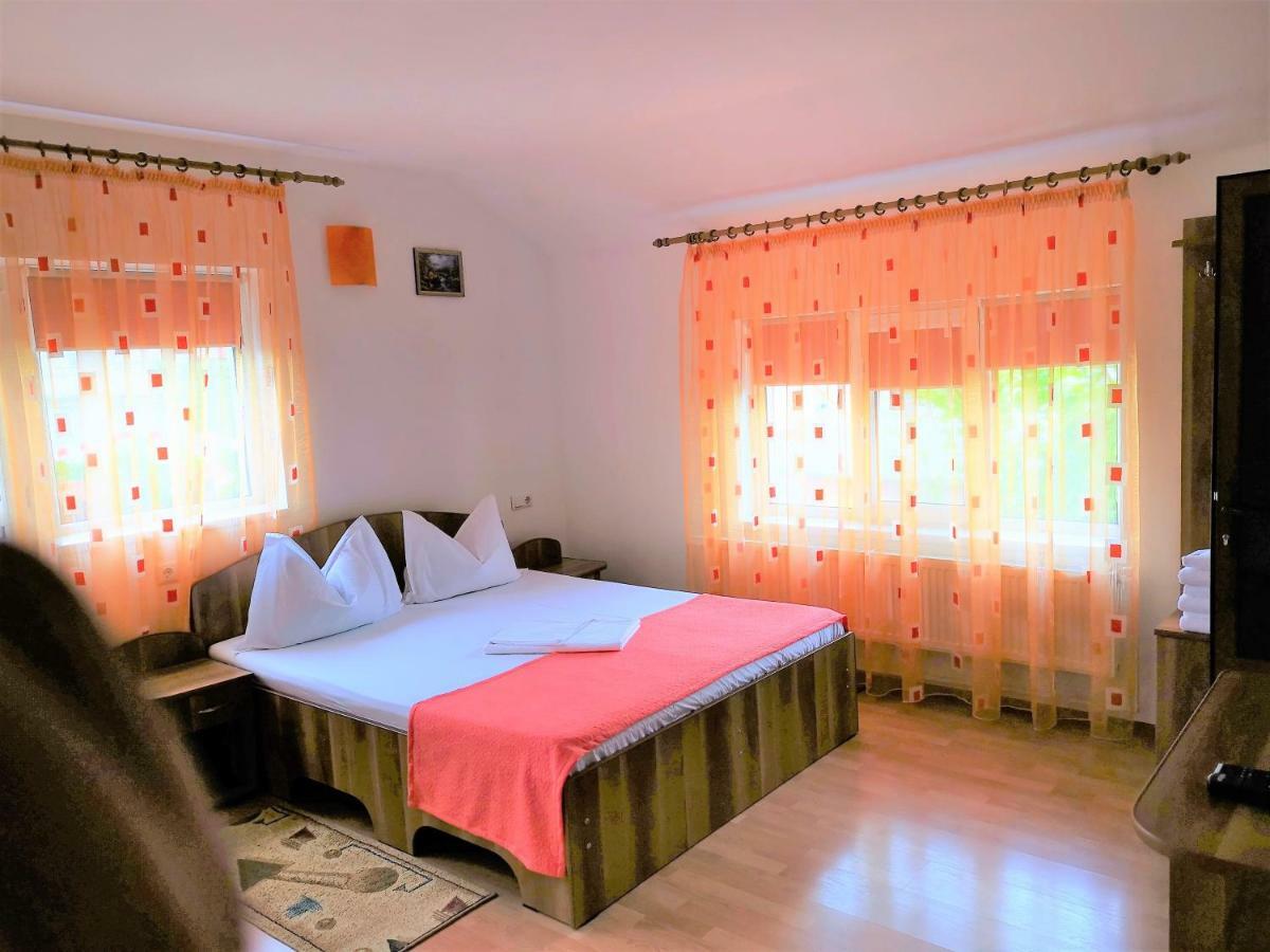 Casa Nelu Pescaru Hotel Махмудия Екстериор снимка
